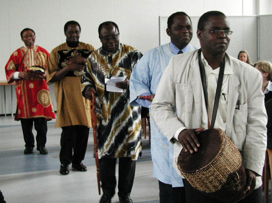 Emeritierung von Prof. Ernst Leuninger afrikaner.jpg