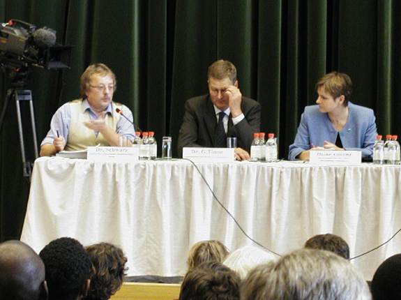 Interkulturelle Woche Schwerin Schwerin podium_a.jpg