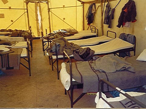 Unterbrindung von Asylbewerbern in Zelten