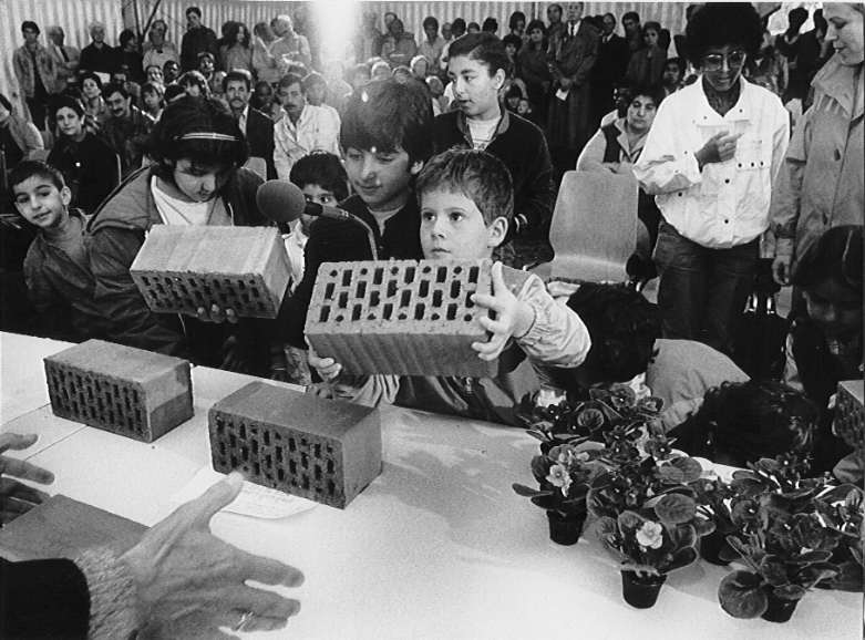 Flchtlingskinder beim Zeltgottesdienst