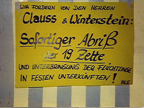 Protestplakat gegen Zeltunterbringung von Flchtlingen